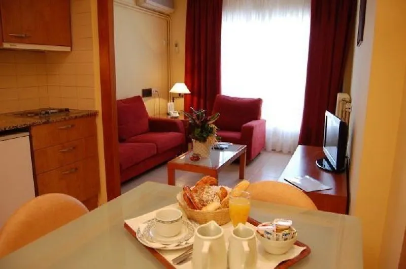 Aparthotel Bertran Barcelona 3*,